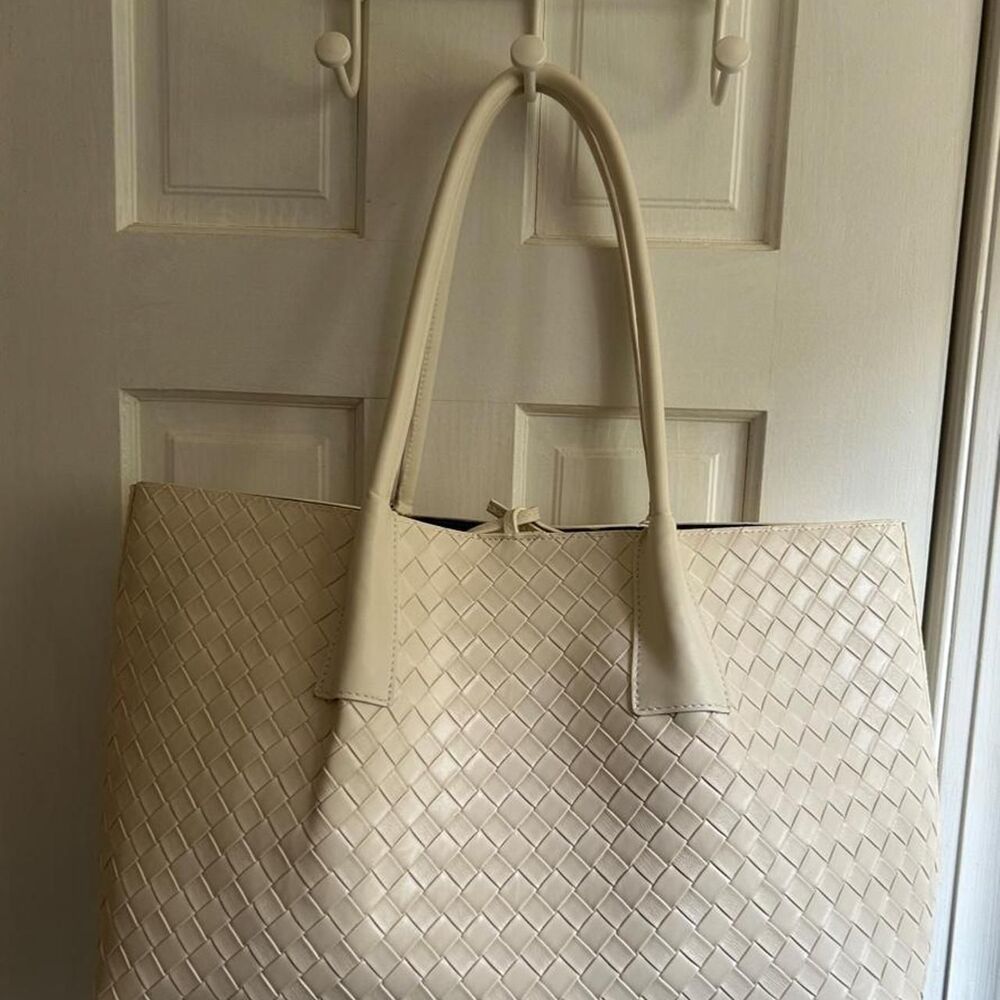 Unbranded Women's Cream and White Bag